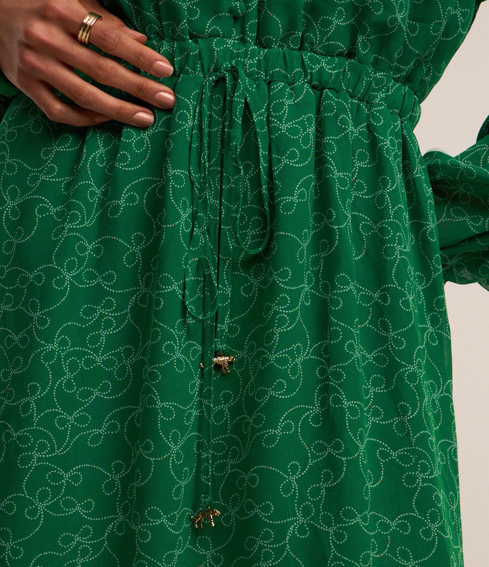 Vestido Curto em Chiffon com Amarração e Estampa Poá Entrelaçado Verde 3