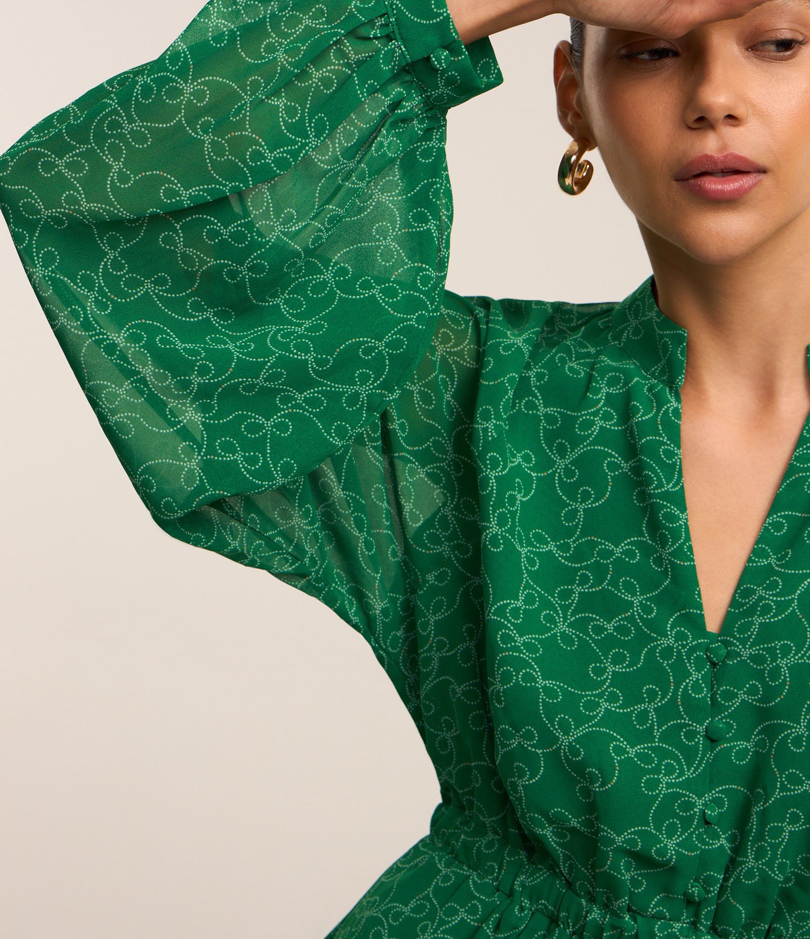 Vestido Curto em Chiffon com Amarração e Estampa Poá Entrelaçado Verde 5