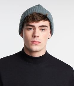 Gorro Canelado em Tricô com Dobra