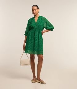 Vestido em Chiffon com Amarração na Cintura e Estampa Entrelaces