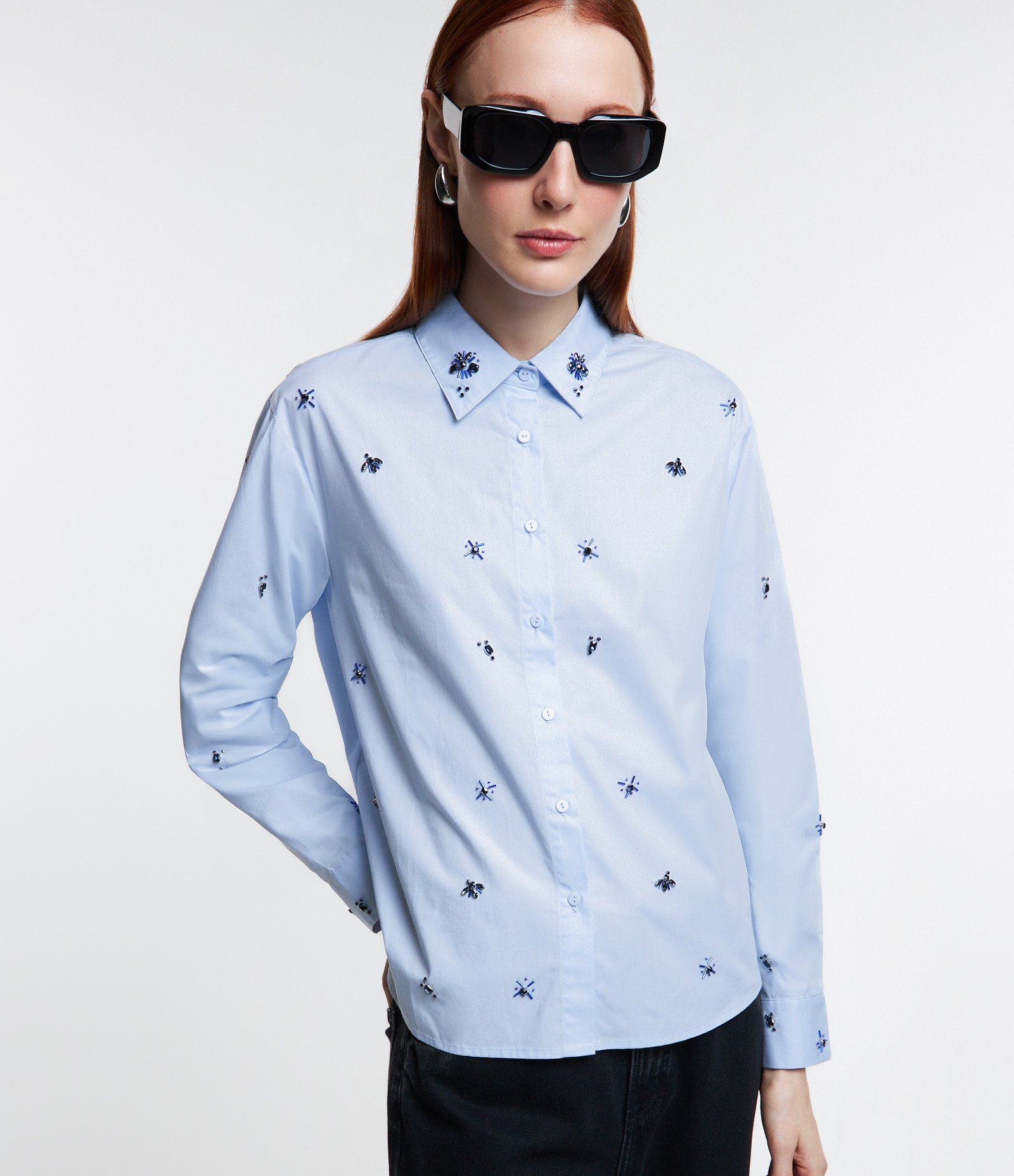Camisa em Tricoline com Bordados e Abotoamento Frontal Azul 1