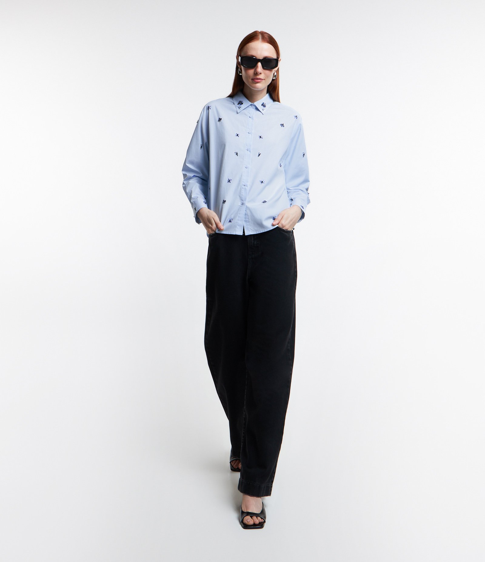 Camisa em Tricoline com Bordados e Abotoamento Frontal Azul 2