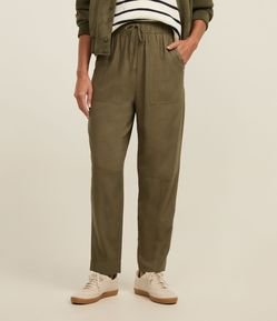 Calça Fluída Cenoura em Viscolinho com Recortes e Cós Elástico