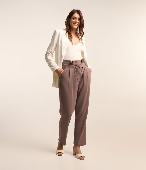 Calça Clochard em Viscose com Detalhe e Amarração no Cós