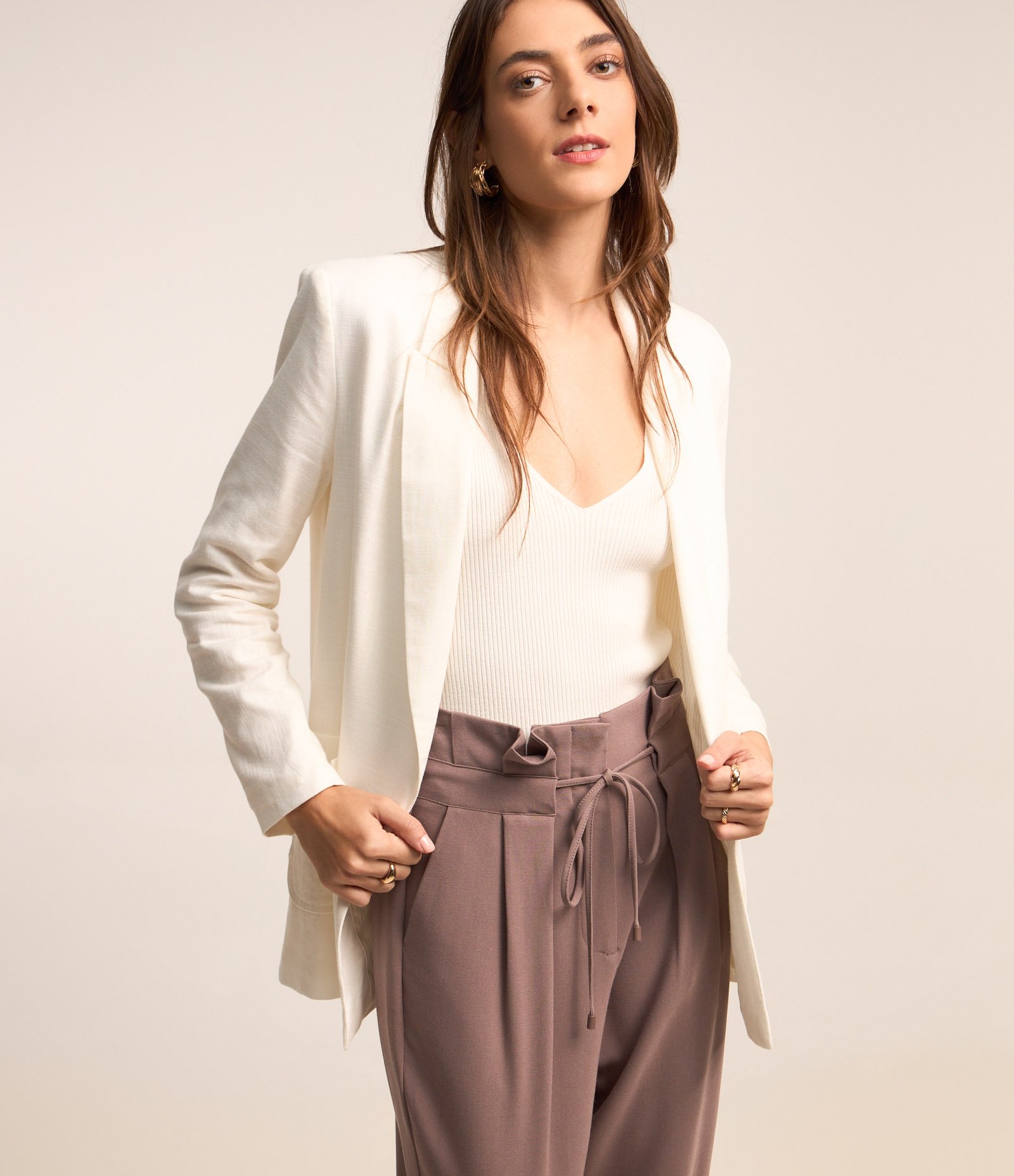 Calça Clochard em Viscose com Detalhe e Amarração no Cós Marrom 3