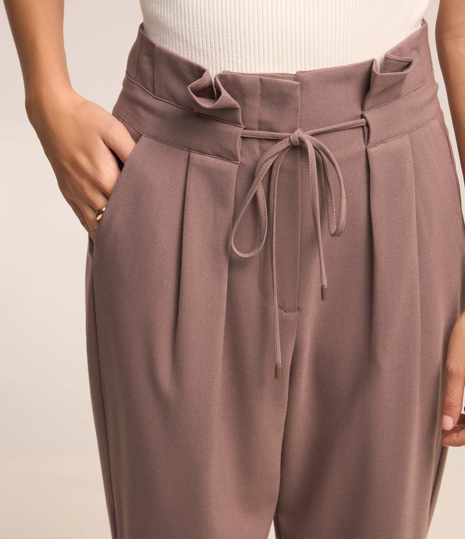 Calça Clochard em Viscose com Detalhe e Amarração no Cós Marrom 4