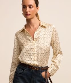 Camisa em Tecido Acetinado com Estampa Geométrica