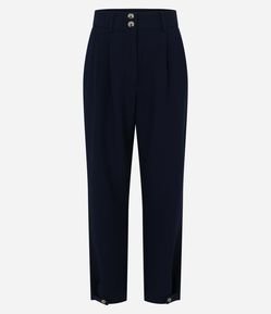 Calça Cenoura de Alfaiataria com Detalhe na Barra e Botões no Cós