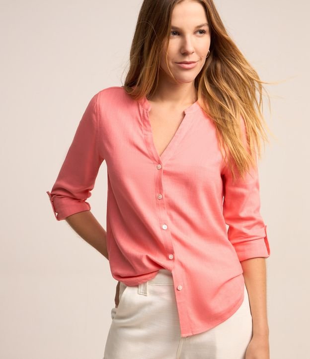 Camisa em Viscolinho com Decote V