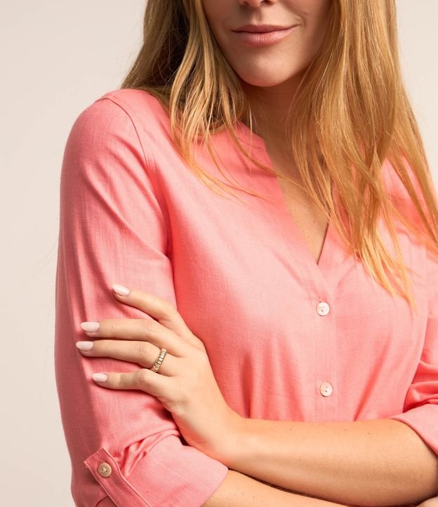 Camisa em Viscolinho com Decote V