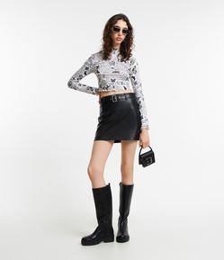 Saia Evasê em PU com Cinto de Fivela Retangular