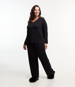 Pijama Longo em Viscose com Detalhes em Renda Curve & Plus Size