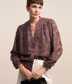 Camisa em Chiffon com Abotoamento e Textura Devorê com Pelinhos
