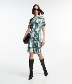 Vestido em Viscose com Tule na Manga e Estampa Abstrata