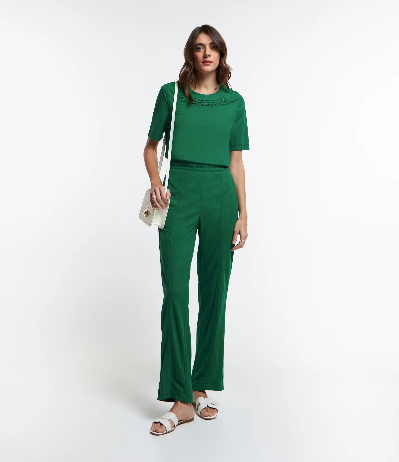 Blusa em Viscose com Detalhe Trançado na Gola Verde 2
