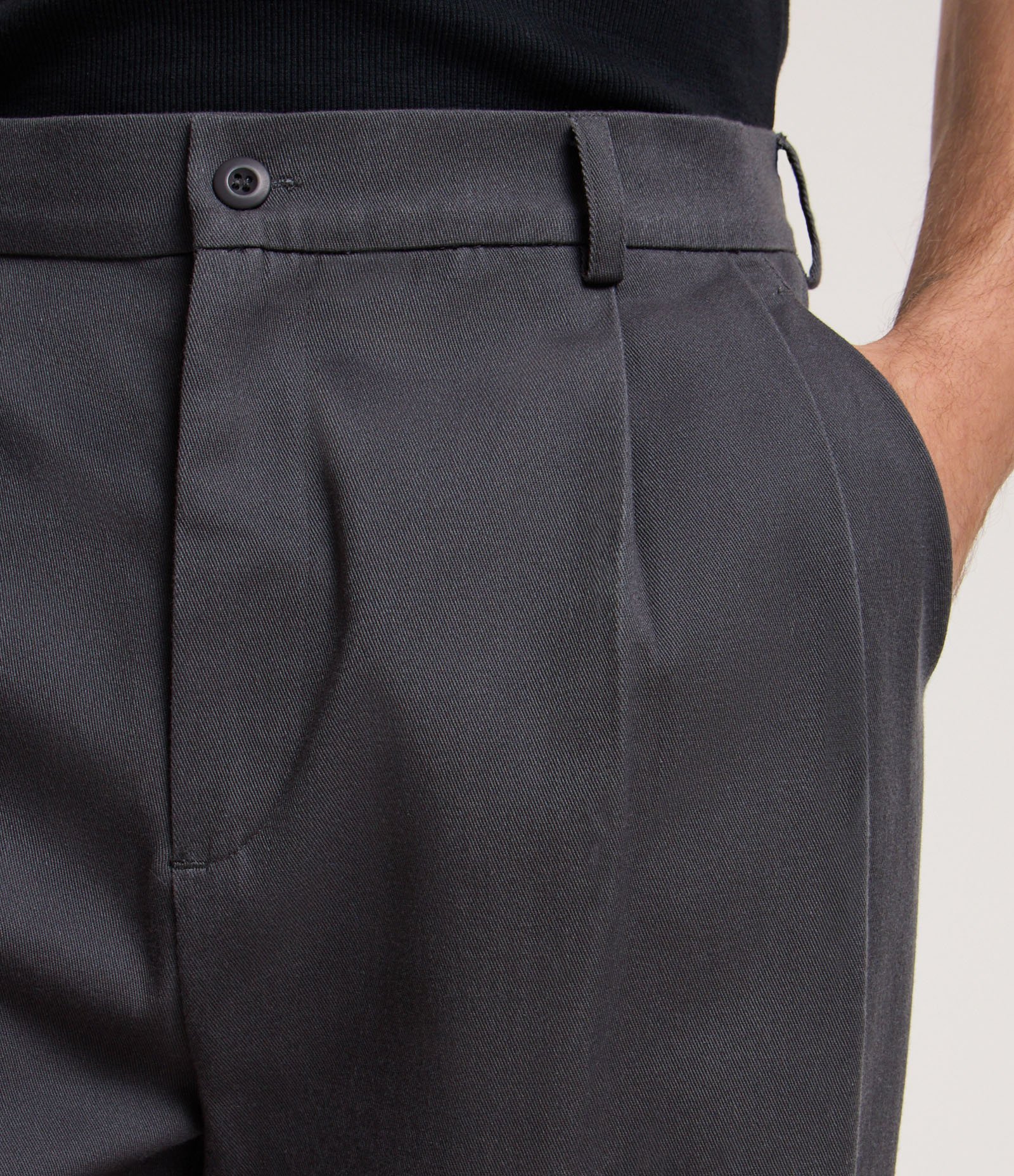Calça Alfaiatada em Sarja com Pregas e Bolsos Cinza 4