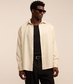 Camisa em Crepe com Textura Acetinada