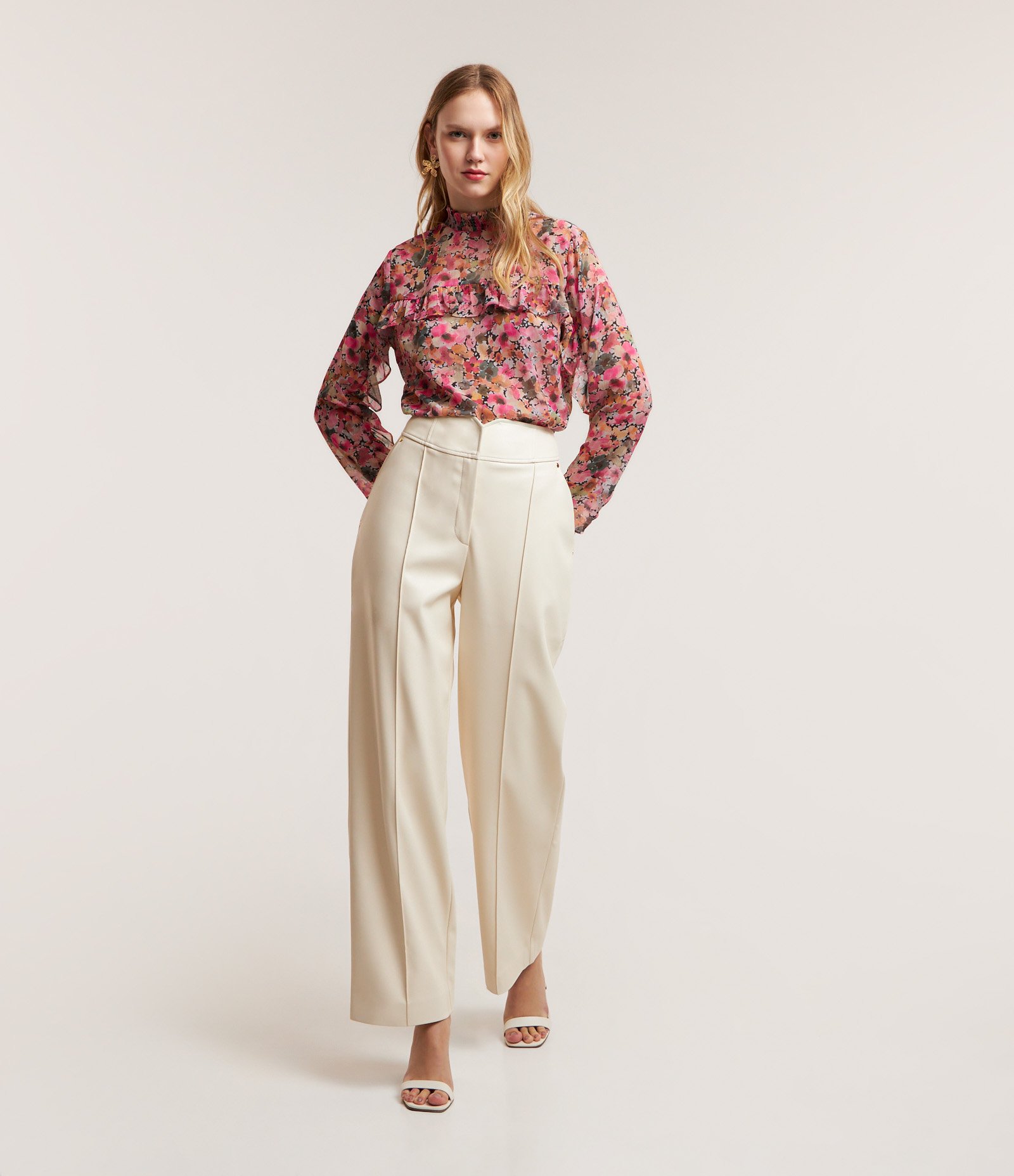 Blusa em Chiffon com Babados e Estampa Floral Rosa 2