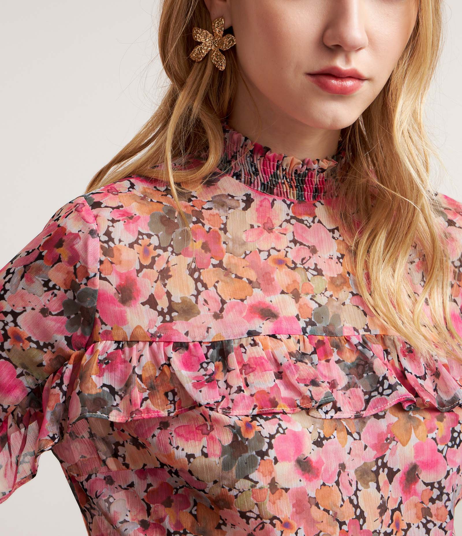 Blusa em Chiffon com Babados e Estampa Floral Rosa 3