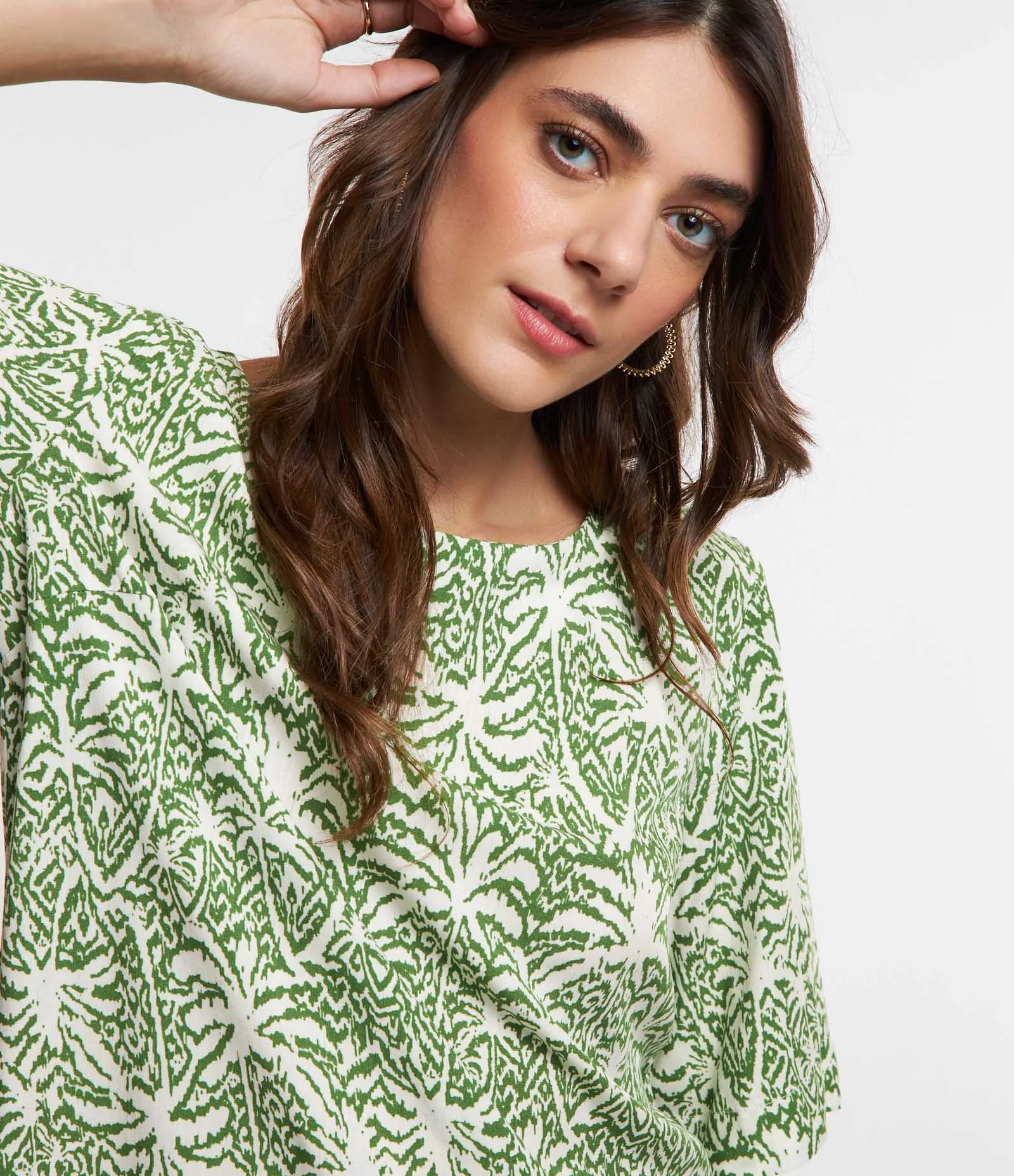 Blusa em Viscose com Estampa Folhagem Verde/ Off White 2