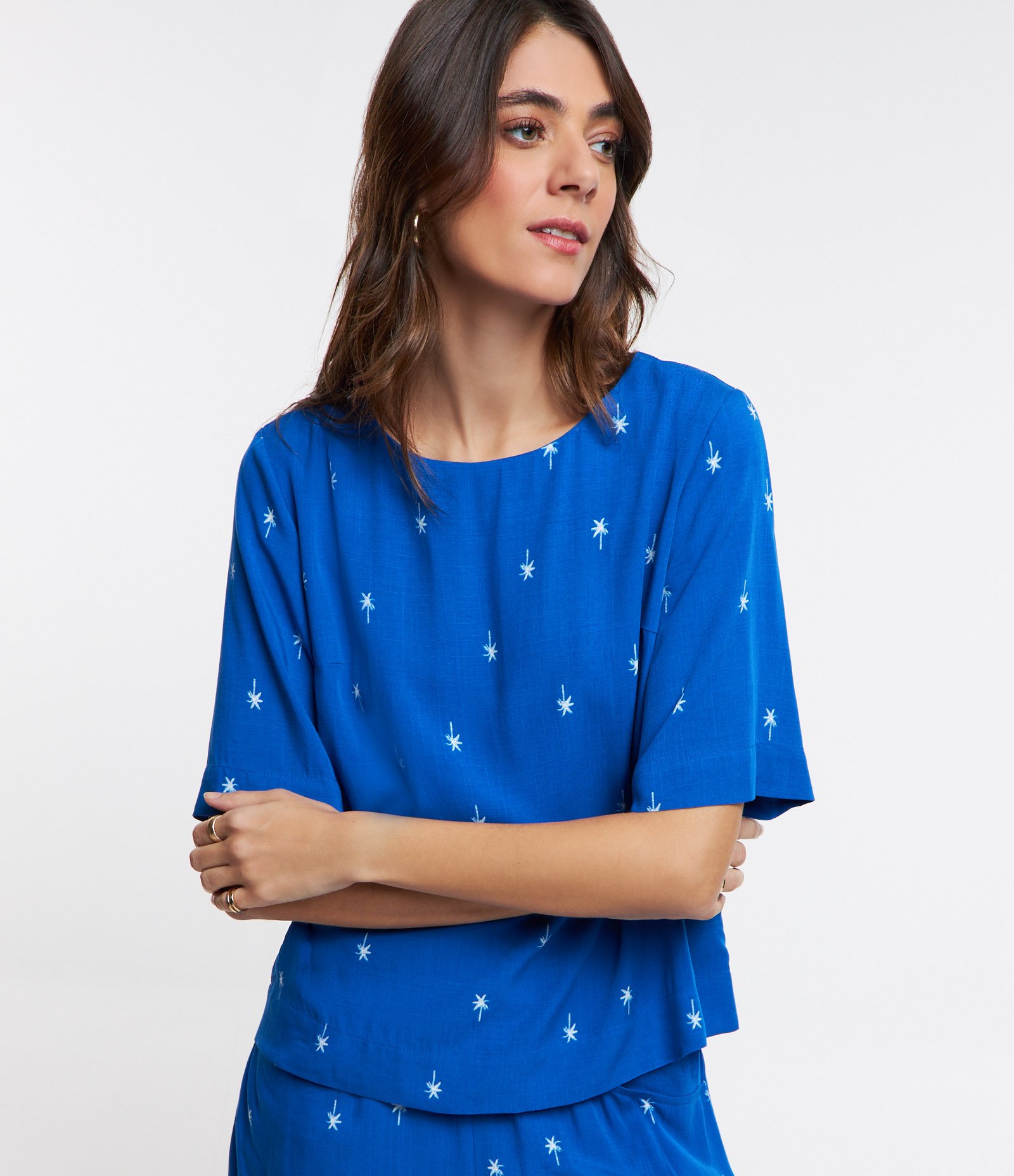 Blusa em Viscose com Padronagem de Coqueiros Azul 1
