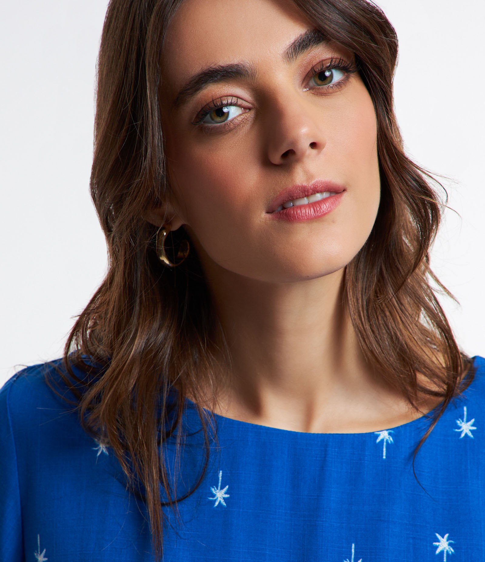 Blusa em Viscose com Padronagem de Coqueiros Azul 4