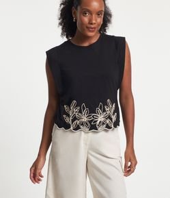 Blusa sem Manga em Algodão com Bordado Floral na Barra