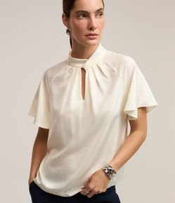 Blusa em Crepe com Gola Torcida e Pregas