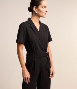 Macacão em Crepe com Cinto Fivela na Cintura