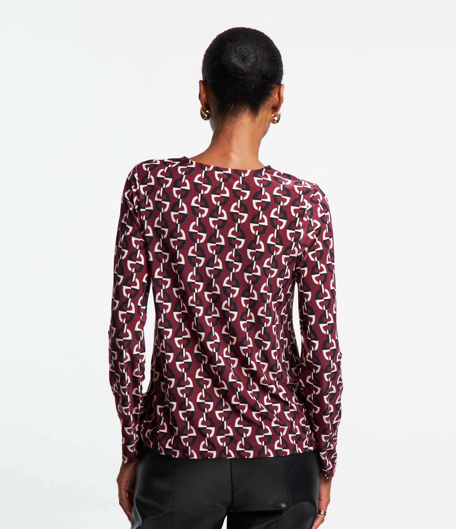 Blusa em Microfibra com Pregas Frontais e Estampa Geométrica Vermelho Vinho 4