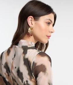 Brinco Médio Medalhão com Pingentes de Pedras