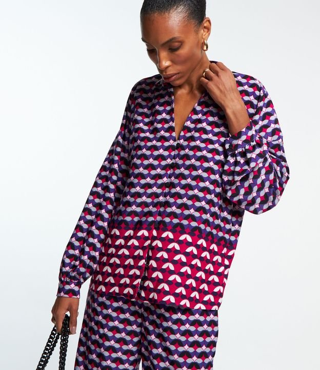 Camisa Manga Longa Acetinada com Estampa Abstrata