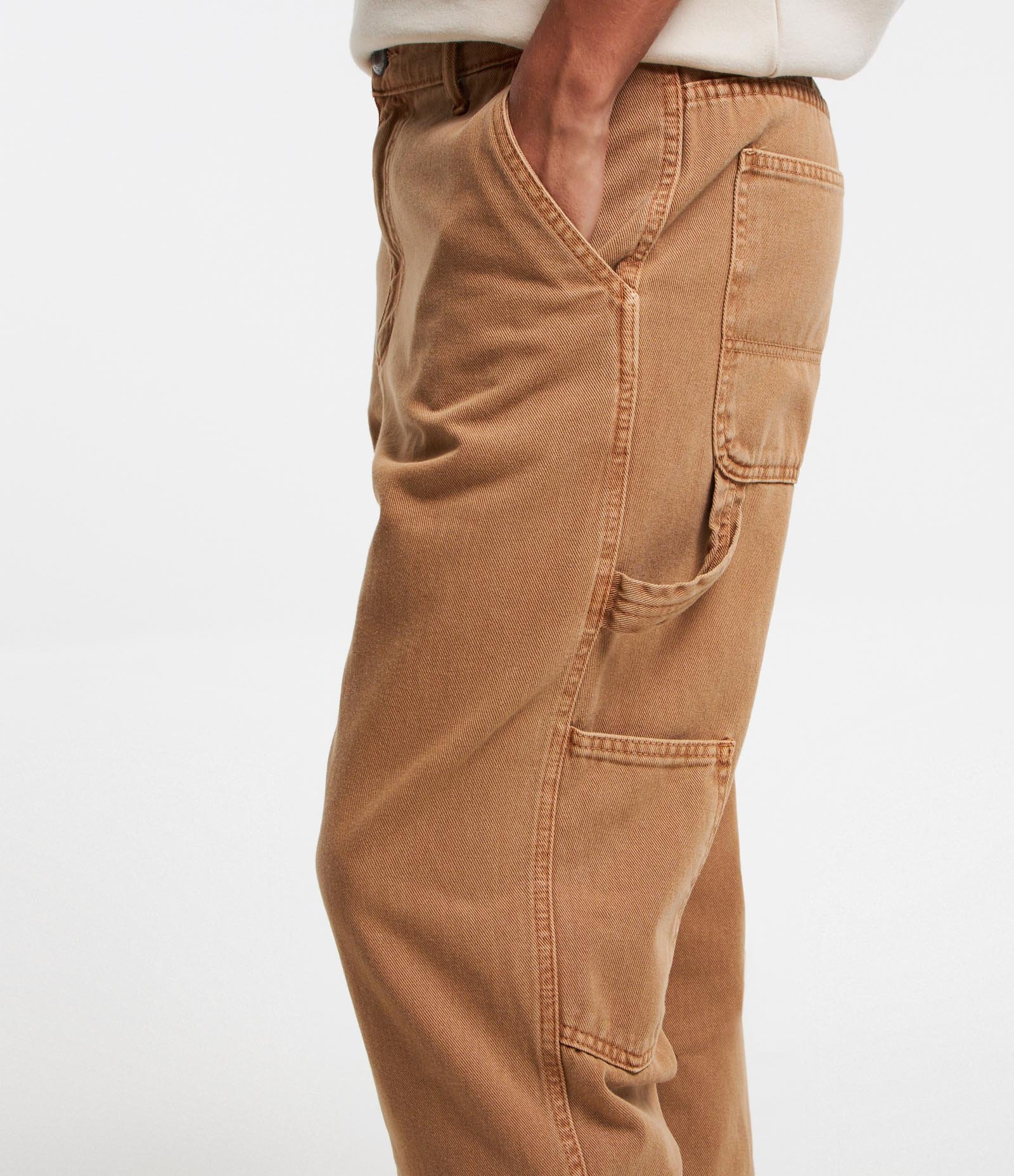 Calça Reta Loose em Sarja com Tira Lateral Carpinteiro Marrom 4