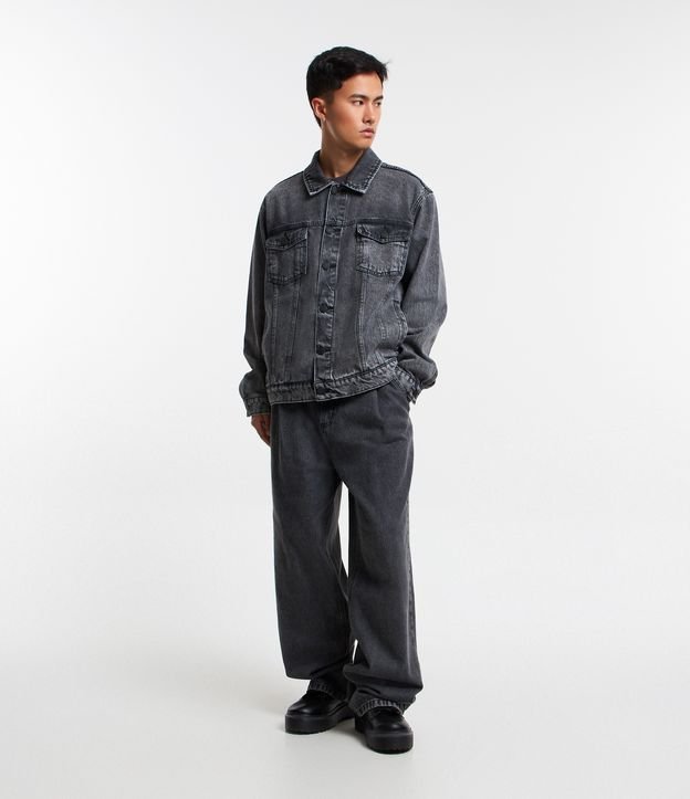 Calça Baggy em Jeans com Pregas