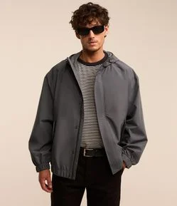 Jaqueta Gola Alta com Capuz e Bolsos com Botões