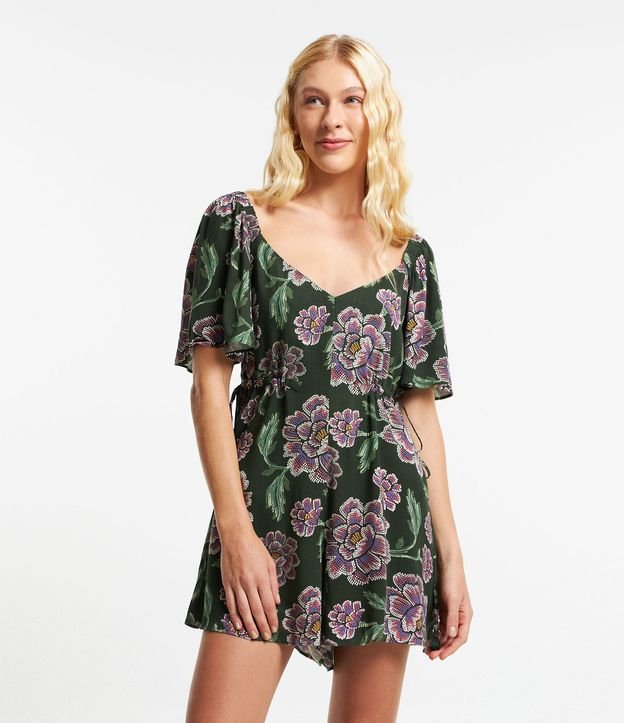 Macacão Curto em Viscose com Amarração Lateral e Estampa Floral