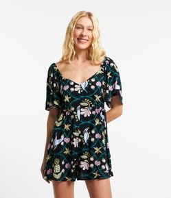 Macacão Curto em Viscose com Amarração Lateral e Estampa Folhagens