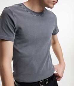 Camiseta em Algodão com Textura Canelada