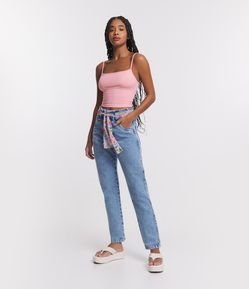 Calça Mom em Jeans com Cinto Lenço com Estampa Aquarelada