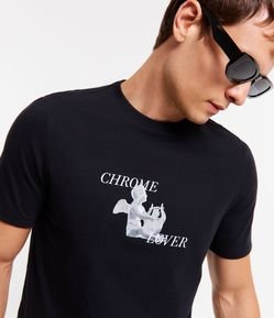Camiseta Manga Curta em Meia Malha com Chrome Lover Estampado