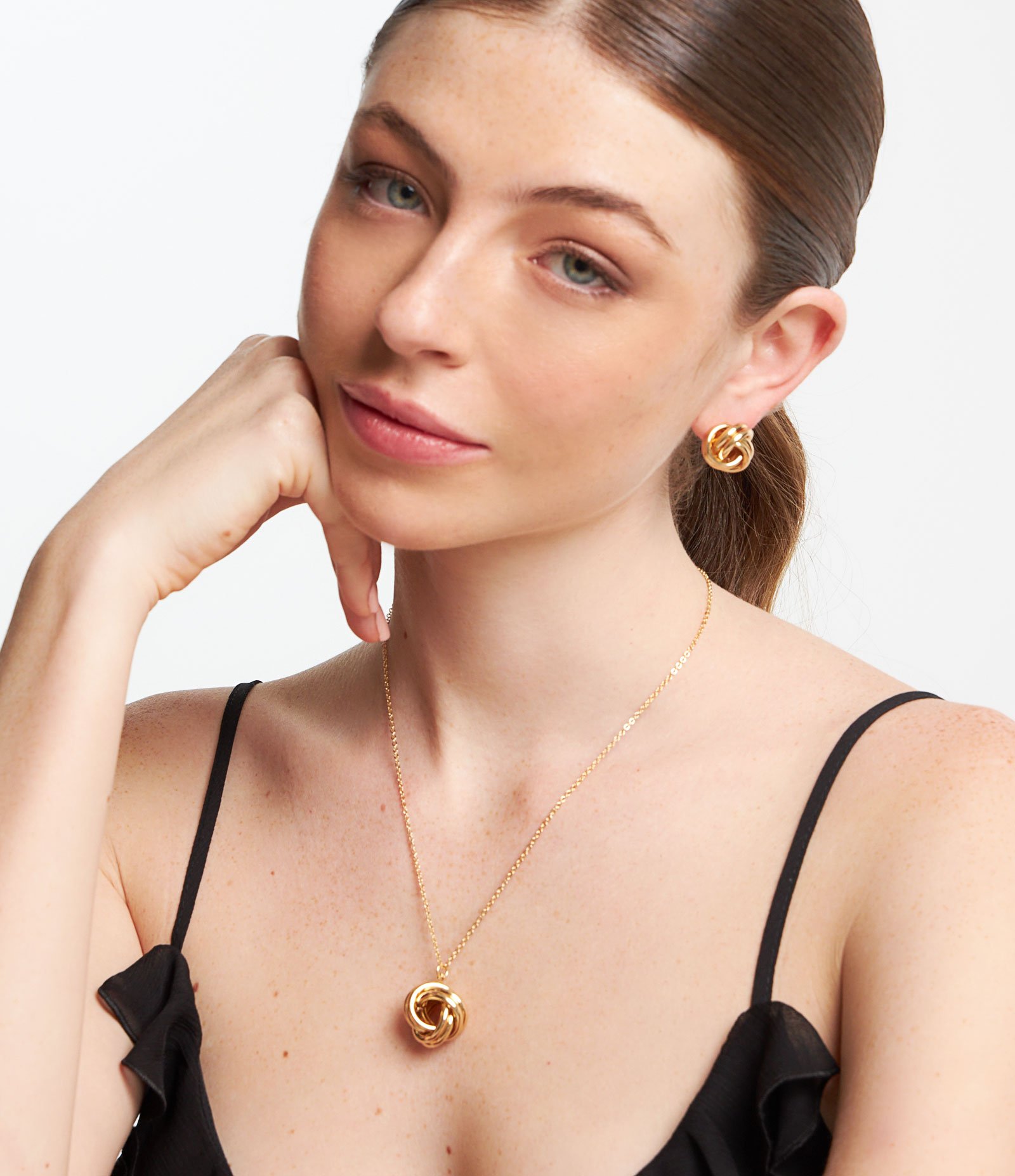 Conjunto Colar e Brinco em Metal com Pingentes de Nó Dourado 1