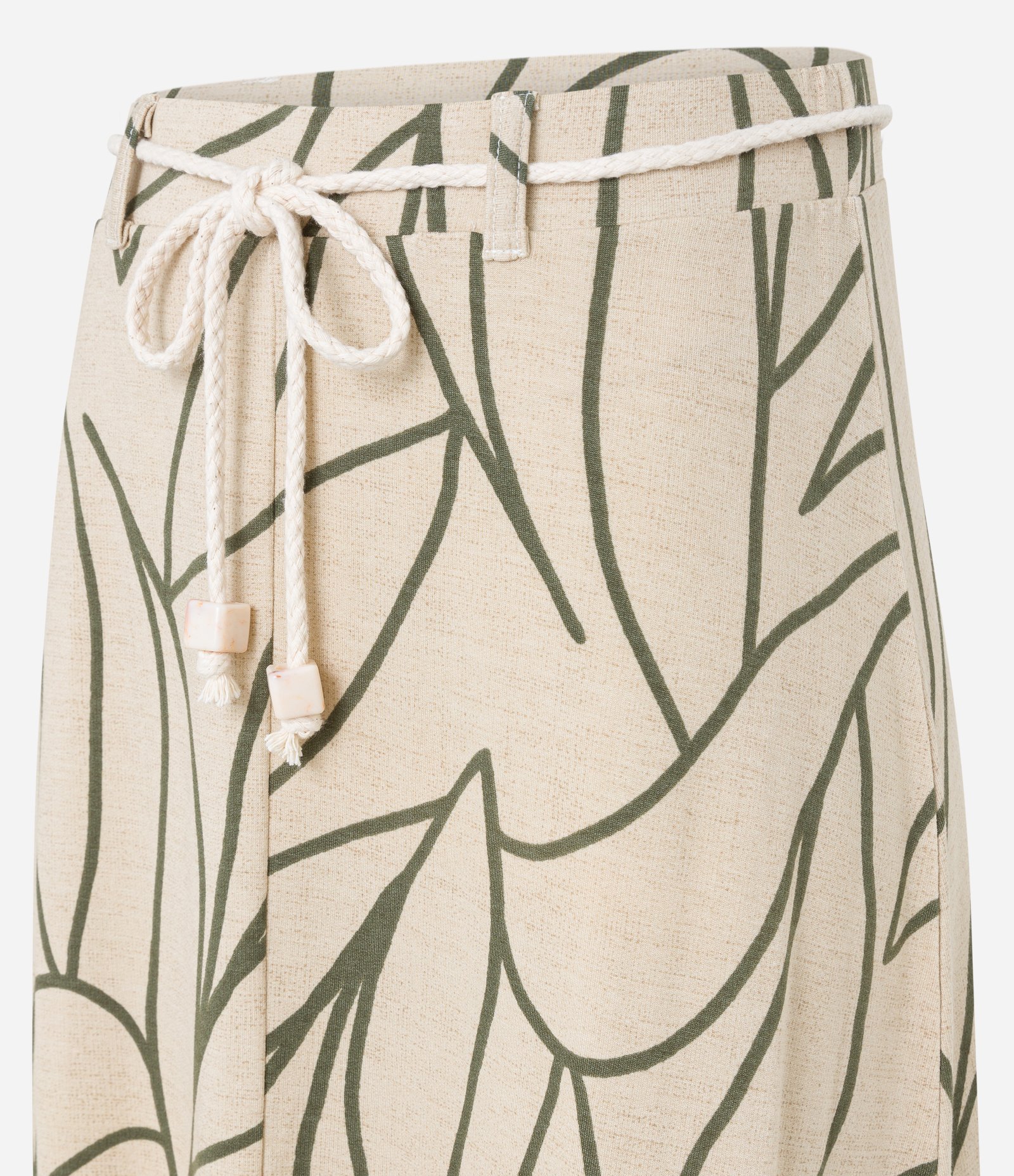 Saia New Midi em Moletinho com Cinto Corda e Estampa Folhagem Bege 6