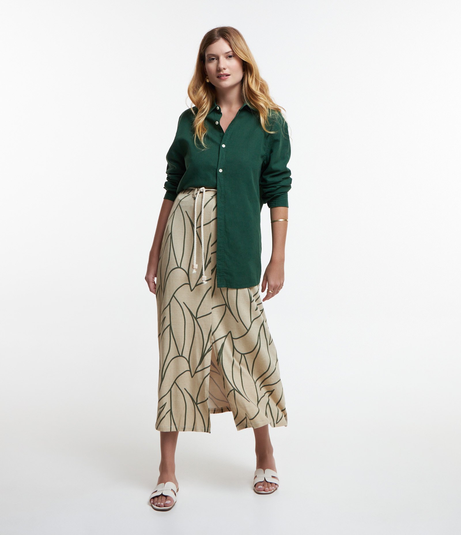 Saia New Midi em Moletinho com Cinto Corda e Estampa Folhagem Bege 2