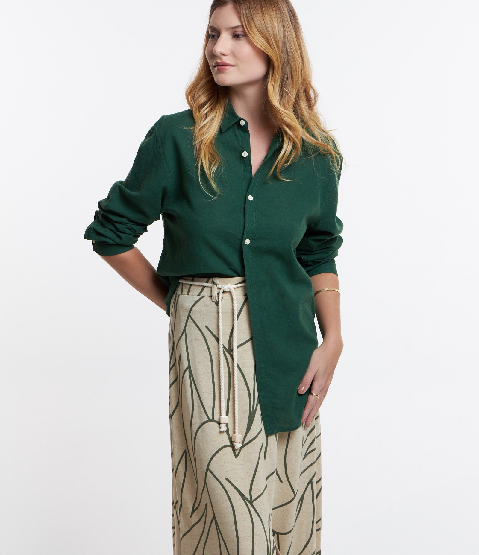 Saia New Midi em Moletinho com Cinto Corda e Estampa Folhagem Bege 3