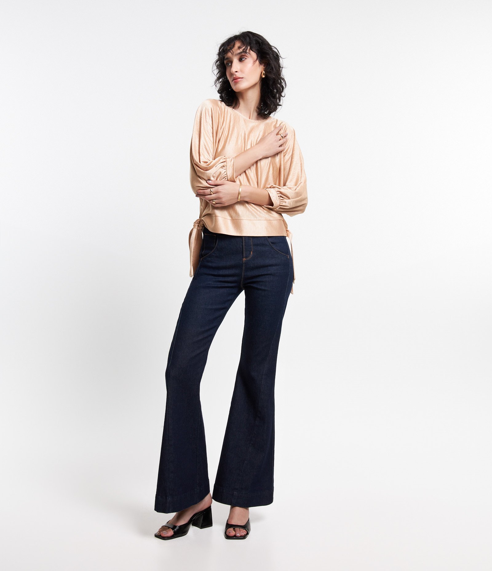 Blusa em Tecido Acetinado com Laços nas Laterais Rosé 3