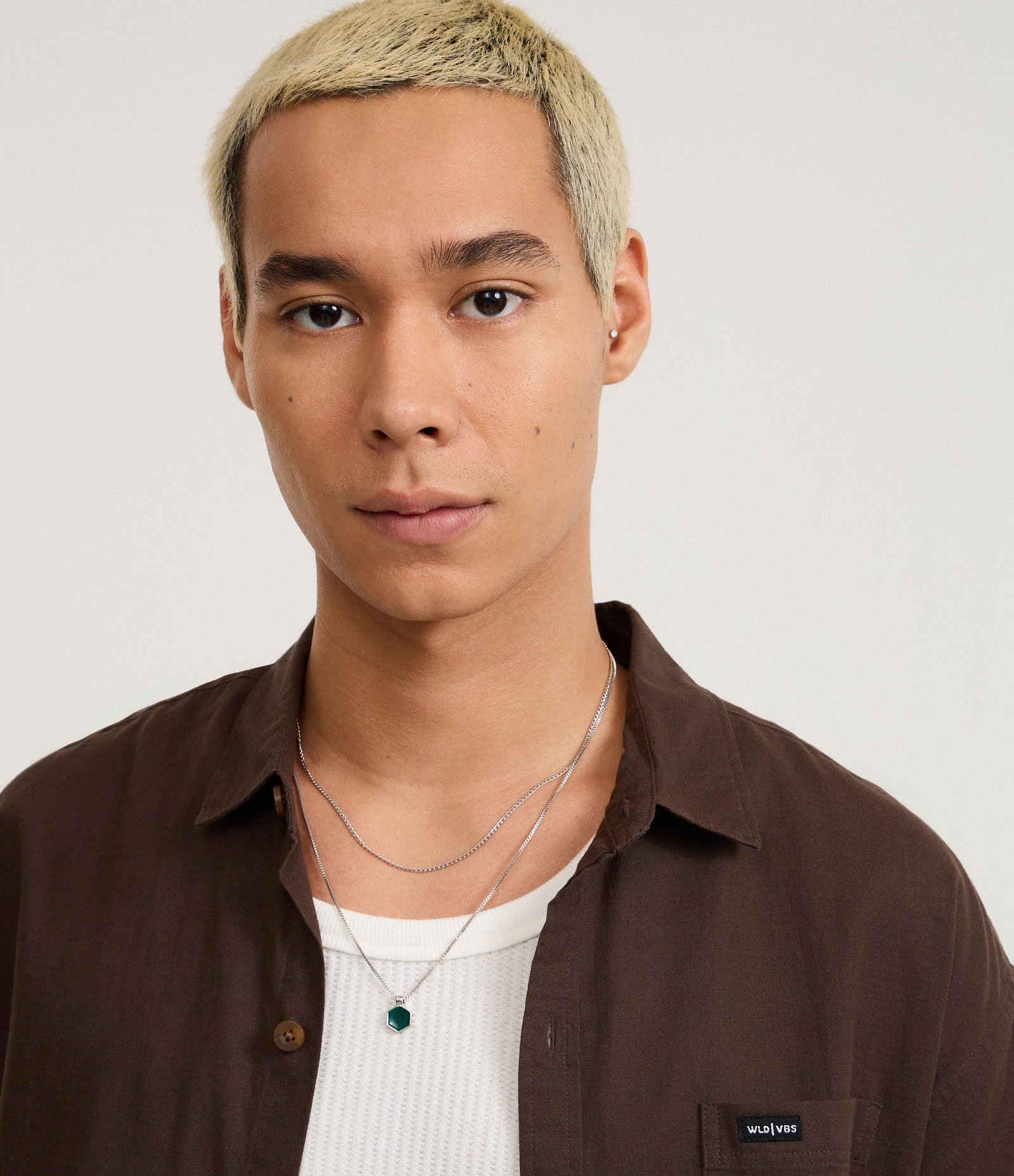 Kit 02 Colares em Metal com Corrente e Pingente Medalha Marmorizada Prata 4