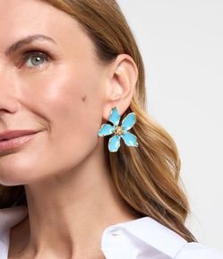 Brinco Botão de Metal com Formato Floral