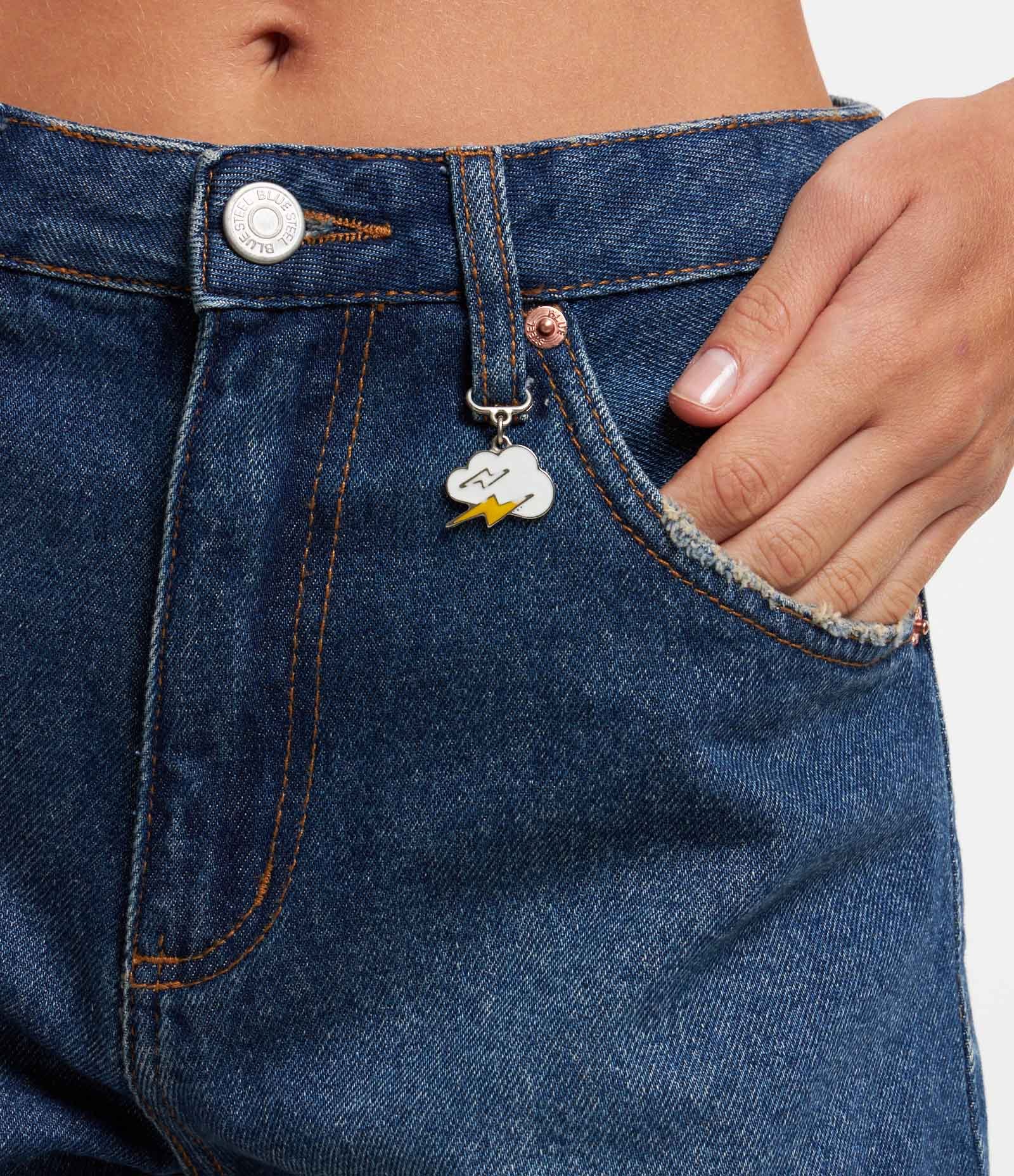 Short Cintura Alta em Jeans com Pingente de Nuvem Azul Escuro 4