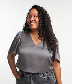 Blusa em Crepe com Manga Bufante Curve & Plus Size