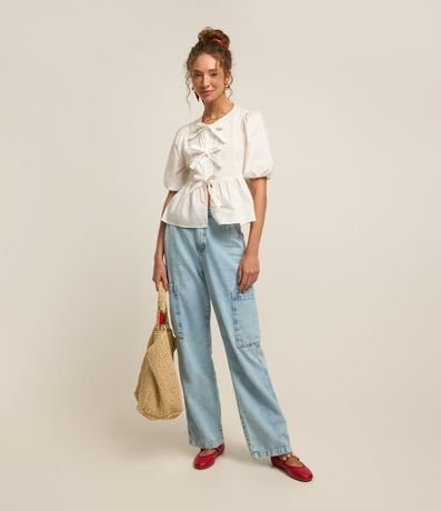 Calça Wide Leg em Jeans com Bolsos Cargo Sem Lapela Calça Wide Leg em Jeans com Bolsos Cargo Sem Lapela